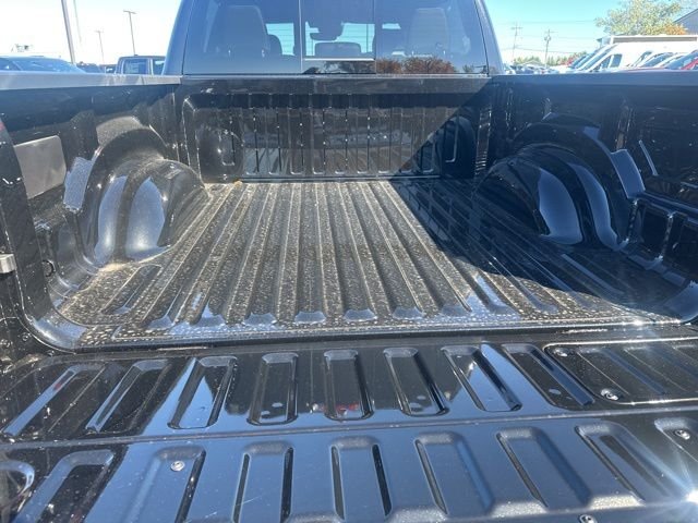 New 2026 Diamond Black Crystal Pearl-Coat Exterior Paint RAM Laramie image 32