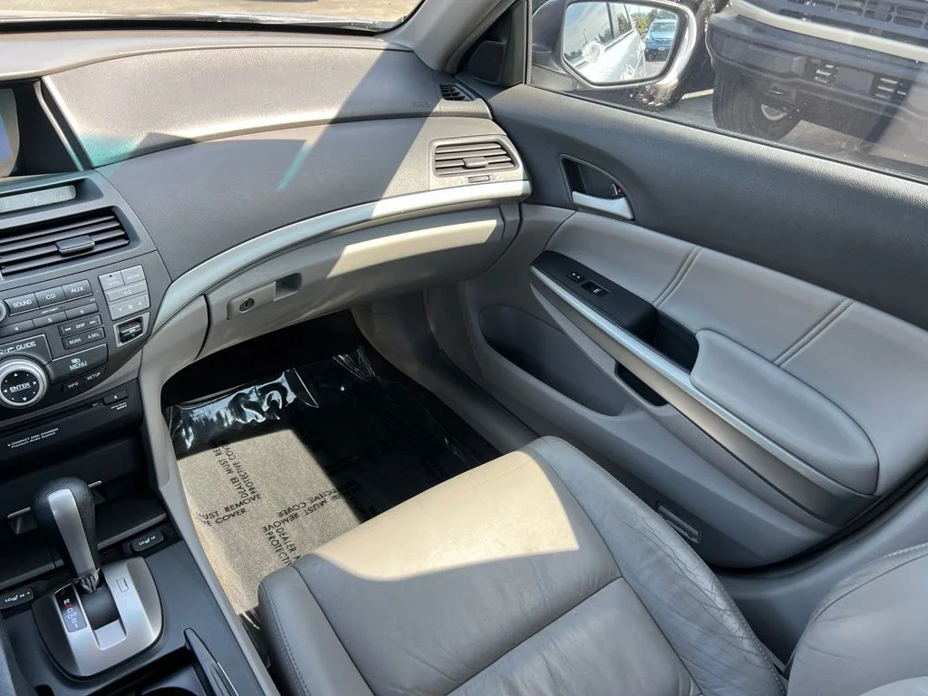 Used 2009 Alabaster Silver Metallic Honda EX-L image 18