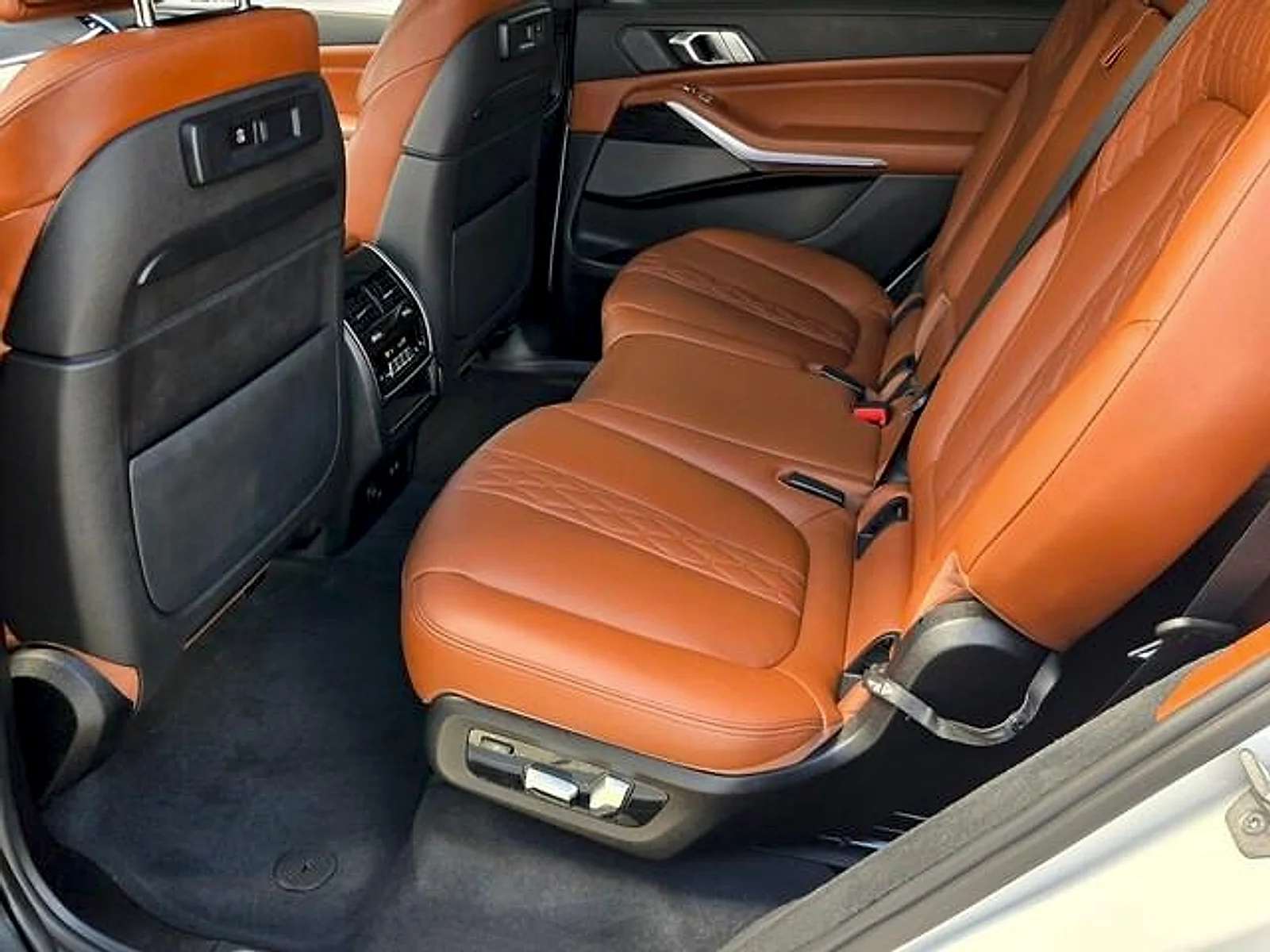 Used 2022 Mineral White Metallic BMW M50i image 11