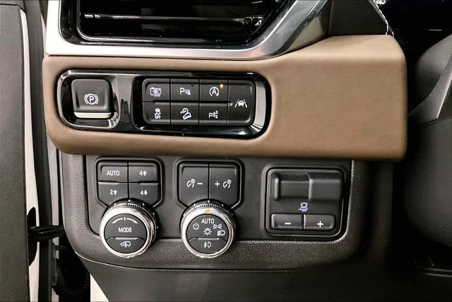 Used 2025 White Frost Tricoat GMC Denali Ultimate image 40