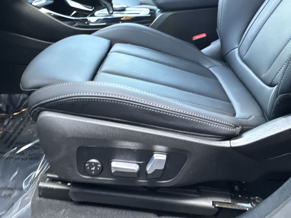 Used 2024 Black BMW xDrive30i image 14