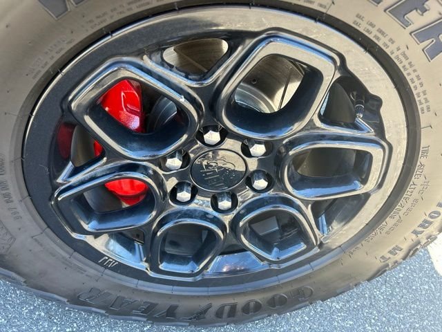Used 2023 White Chevrolet ZR2 image 10