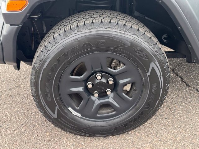 Used 2020 Gray Jeep Sport 4x4 image 10