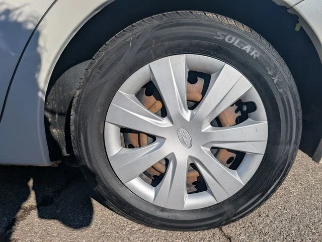 Used 2016 White Subaru 2.0i image 25
