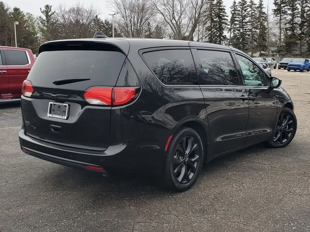 Used 2019 Black Chrysler Touring Plus image 3