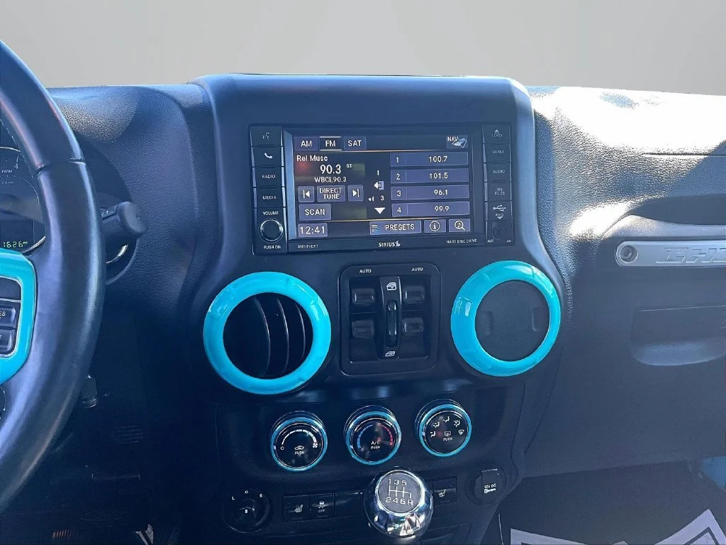 Used 2017 Blue Jeep Unlimited Sahara image 7