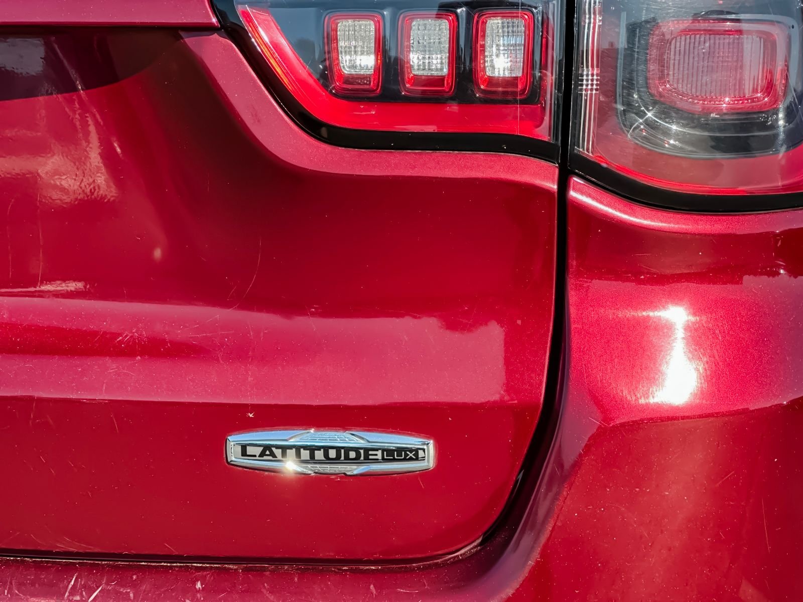 Used 2022 Red Jeep Latitude Lux image 27