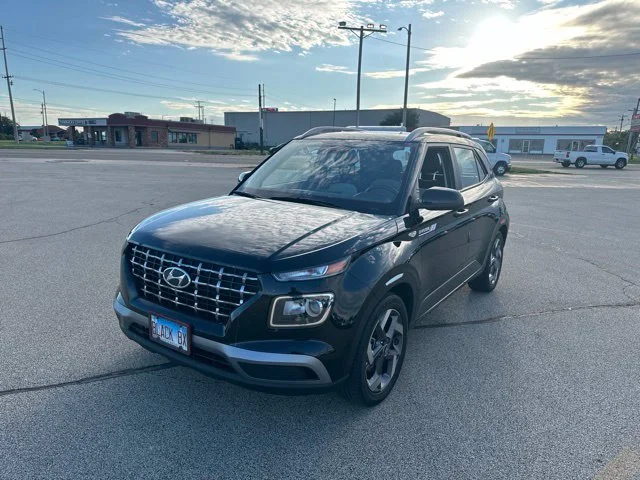 Used 2022 Black Noir Pearl Hyundai SEL image 1