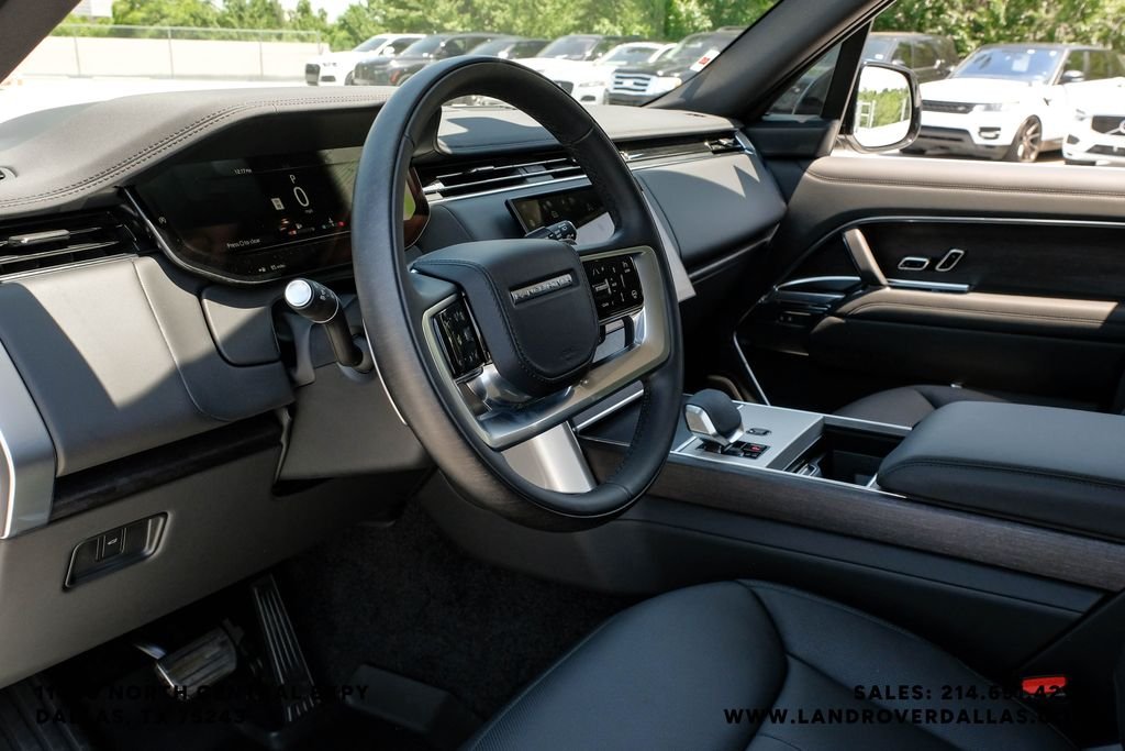 New 2026 Fuji White Land Rover SE image 2