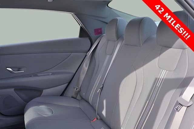 2025 Hyundai Elantra SEL - Photo 12