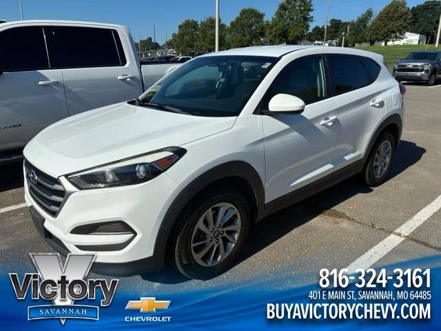 Used 2018 White Hyundai SE image 1