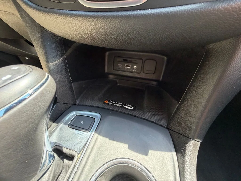 Used 2019 Silver Chevrolet Premier image 13