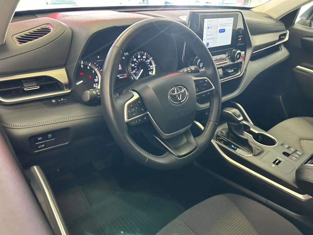 Used 2025 Beige Toyota LE image 12
