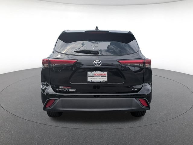 Used 2022 Black Toyota XLE image 4