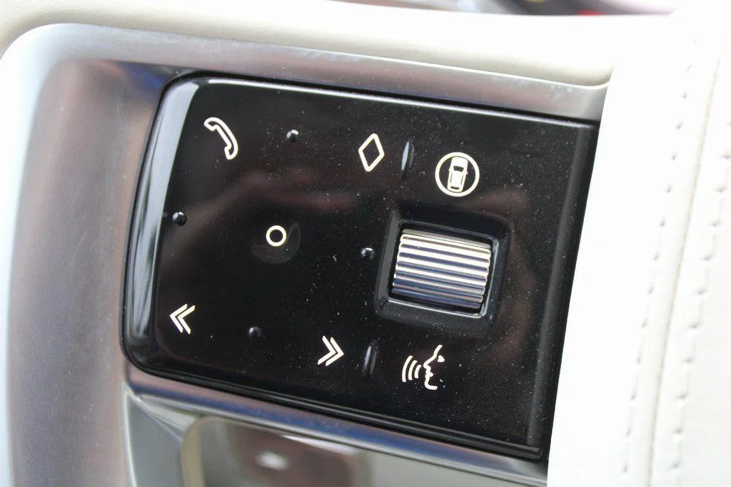 New 2024 Ostuni Pearl White Land Rover SV image 33