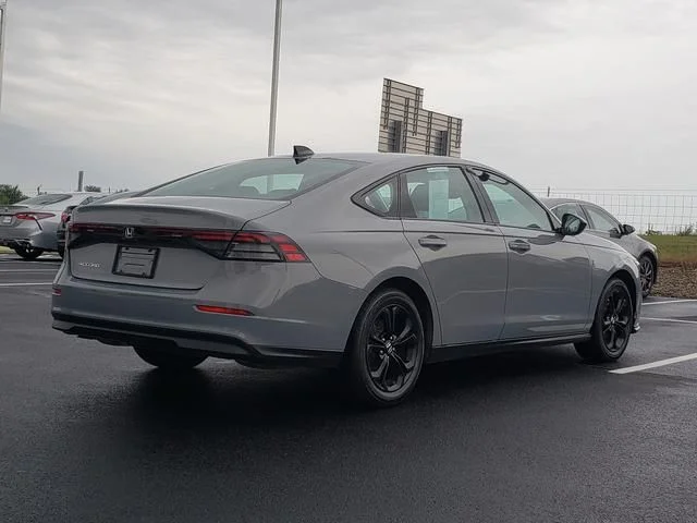 Used 2025 Gray Honda SE image 5