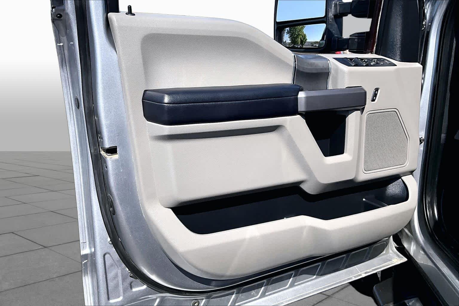 Used 2020 Iconic Silver Ford XLT image 20