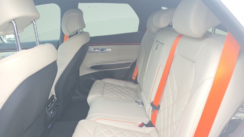 New 2026 White Genesis 3.5T SPORT PRESTIGE image 9