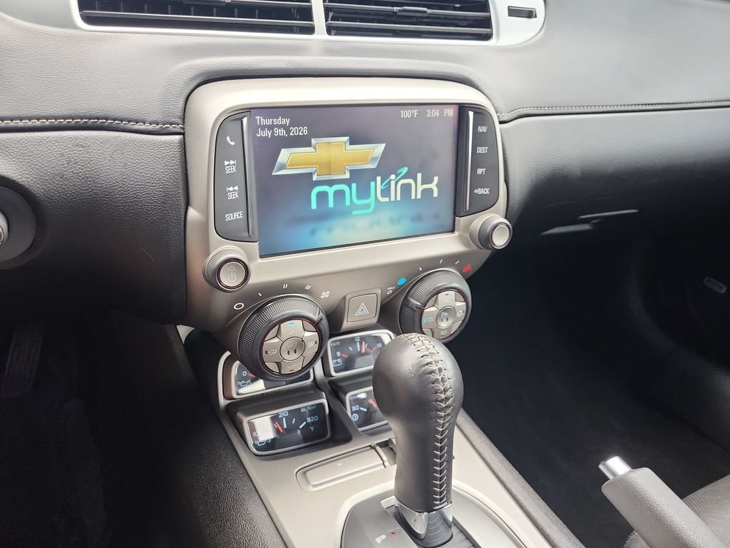 Used 2015 White Chevrolet 2LT image 28