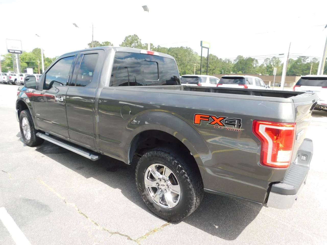 Used 2016 Magnetic Ford 4WD SuperCab 145 in XLT image 6