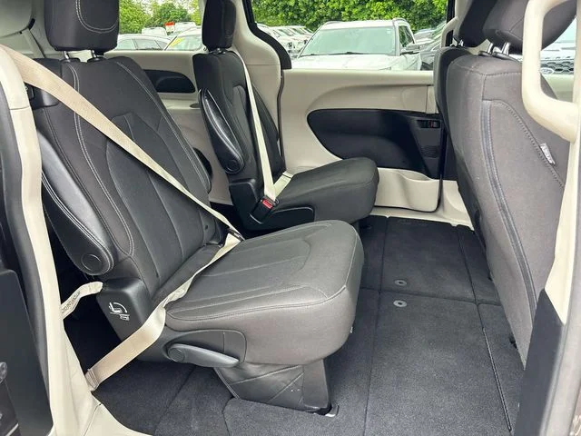 Used 2023 Gray Chrysler LX image 22