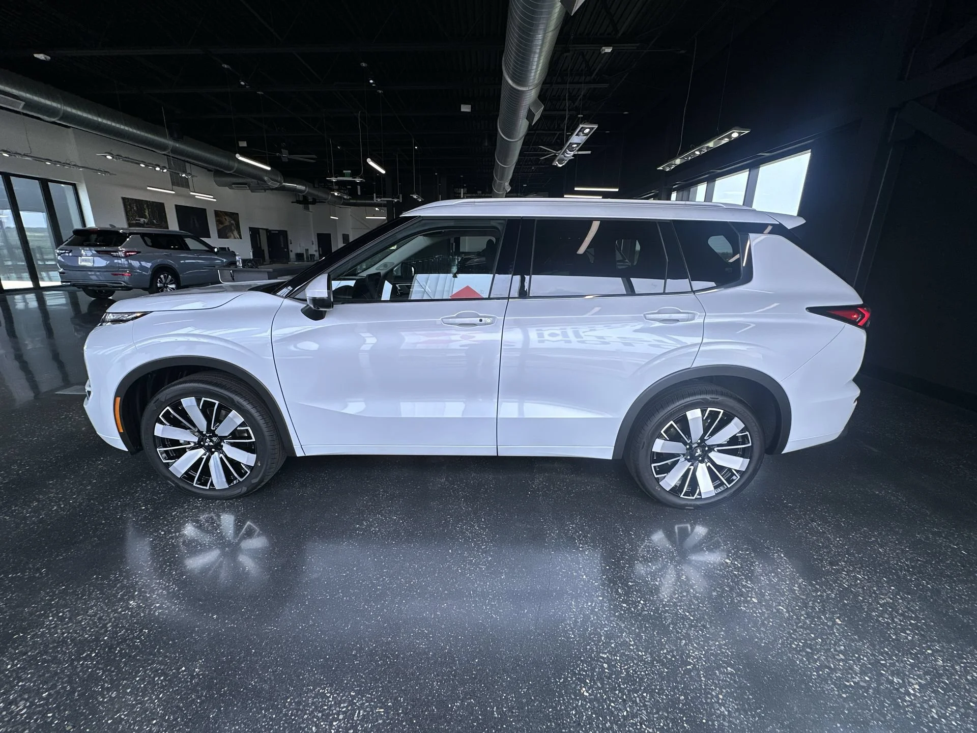 New 2026 White Diamond Mitsubishi SEL image 5