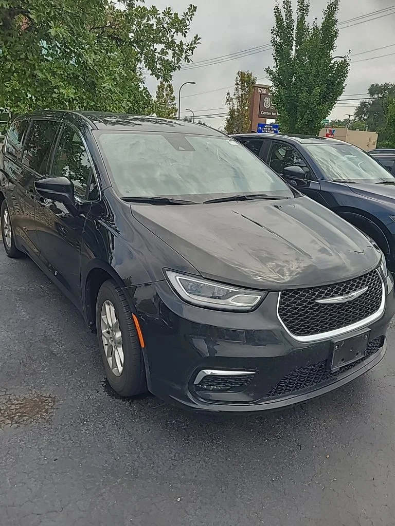 Used 2025 Black Chrysler Select image 2
