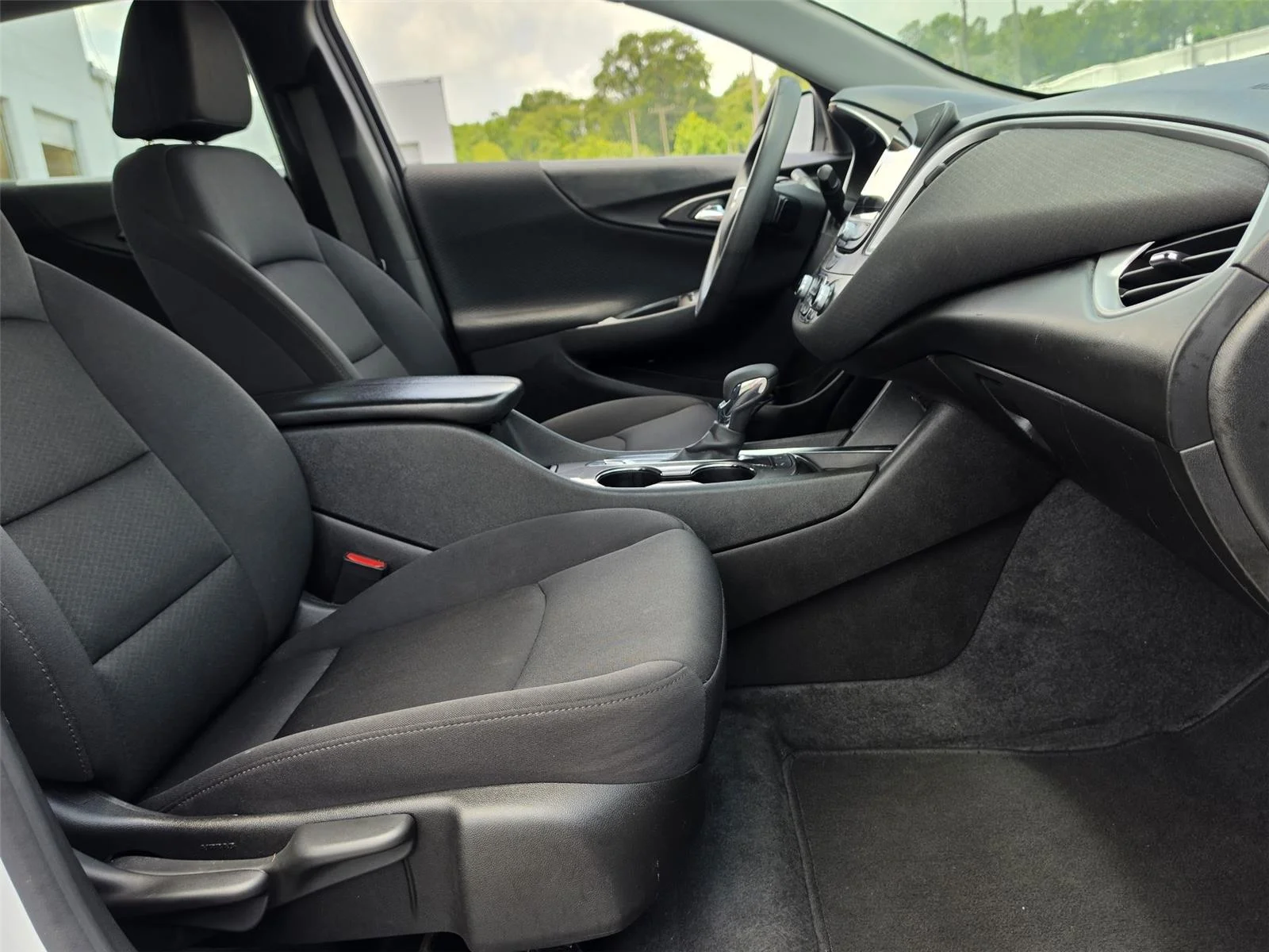 Used 2024 Summit White Chevrolet LT image 28
