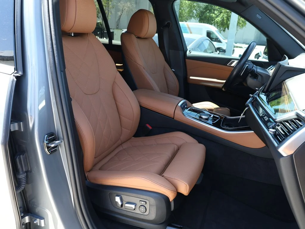Used 2025 Gray BMW xDrive40i image 25