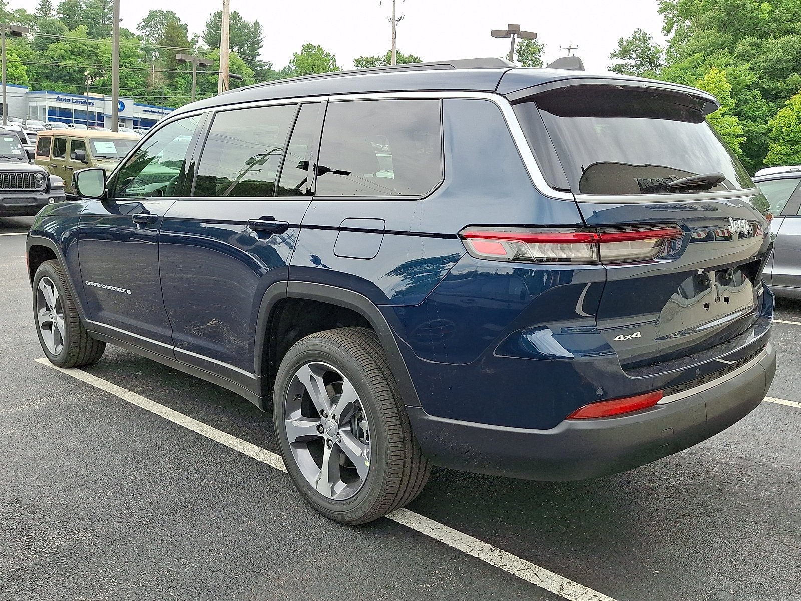 New 2026 Fathom Blue Pearl-Coat Exterior Paint Jeep Limited image 4