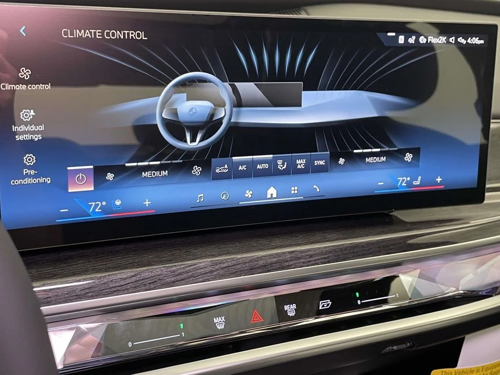 2025 BMW 7 Series 760i - Photo 26