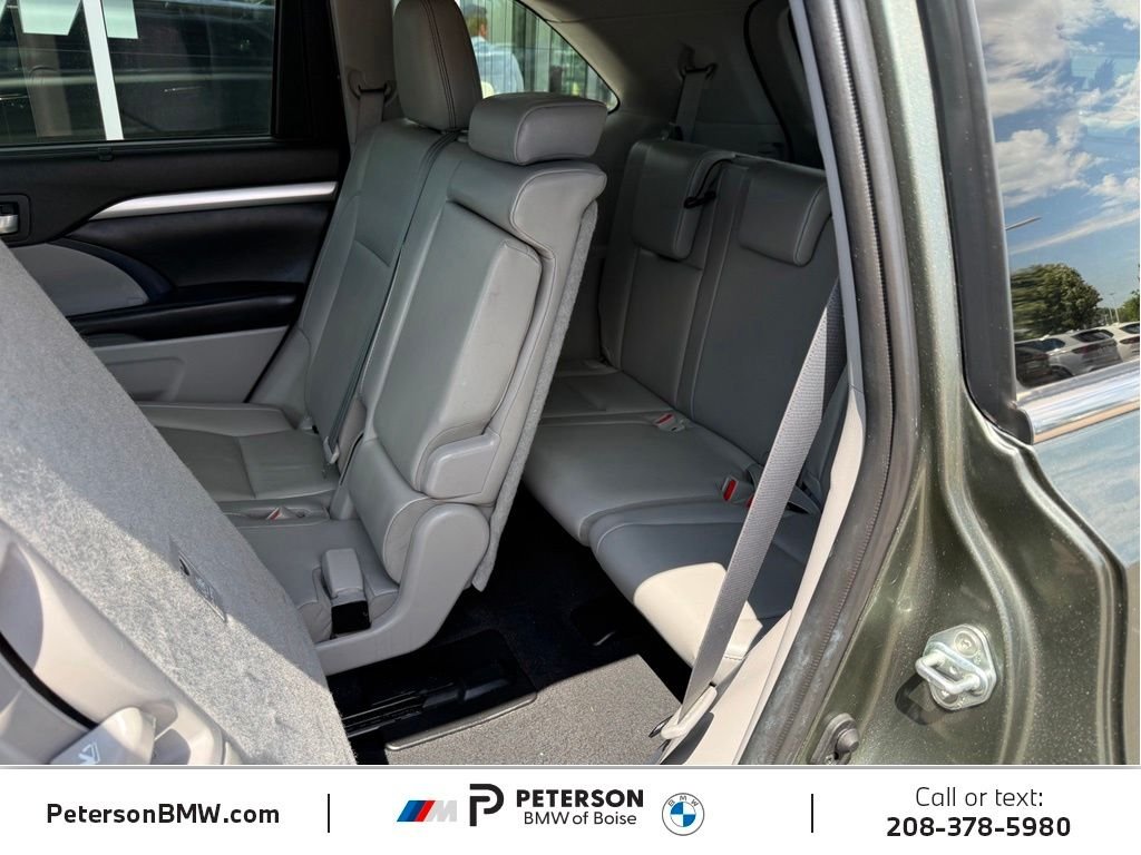 Used 2019 Green Toyota XLE image 17