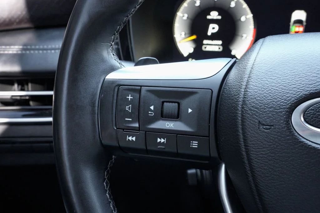Used 2023 Black INFINITI Sensory image 29