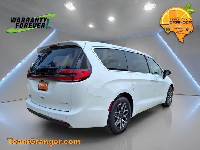 New 2027 Bright White Clear-Coat Exterior Paint Chrysler Limited image 2