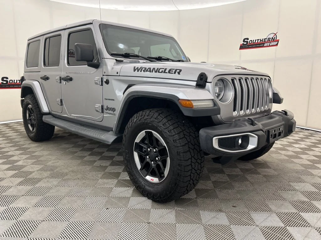 Used 2018 Silver Jeep Unlimited Sahara image 7