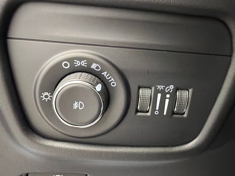 Used 2025 White Jeep Summit image 23