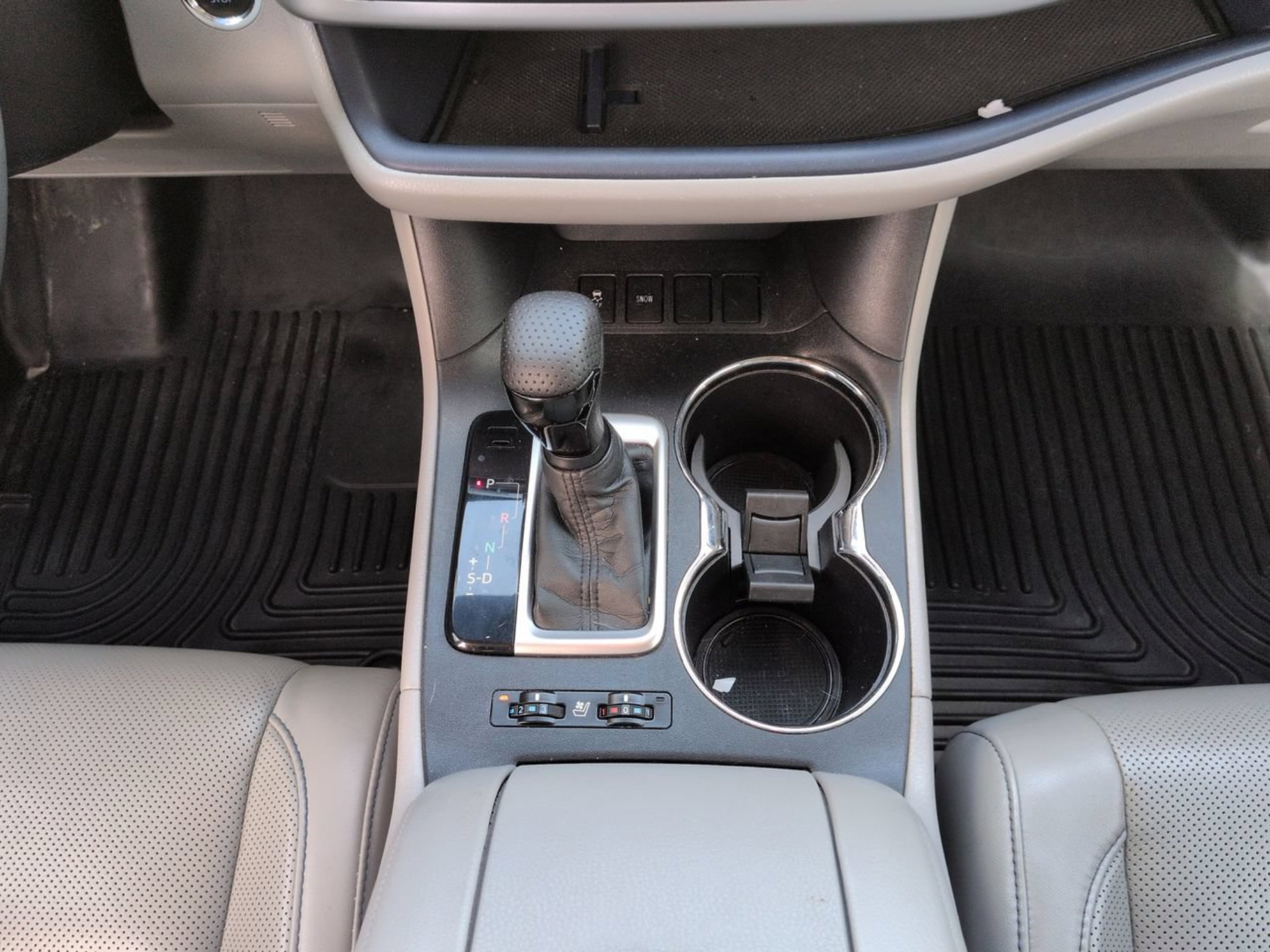 Used 2015 Silver Sky Metallic Toyota Limited image 16