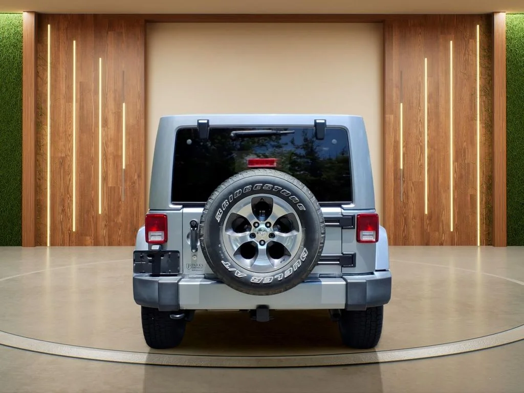 Used 2017 Silver Jeep Unlimited Sahara image 30