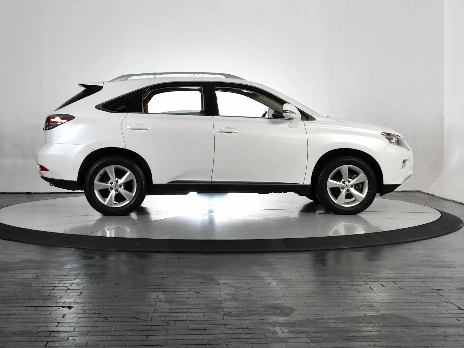 Used 2013 Starfire Pearl Lexus  image 6