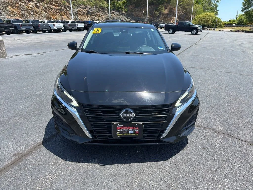 Used 2023 Black Nissan 2.5 SV image 2