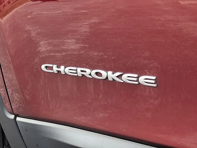 Used 2020 Red Jeep Latitude Plus image 31