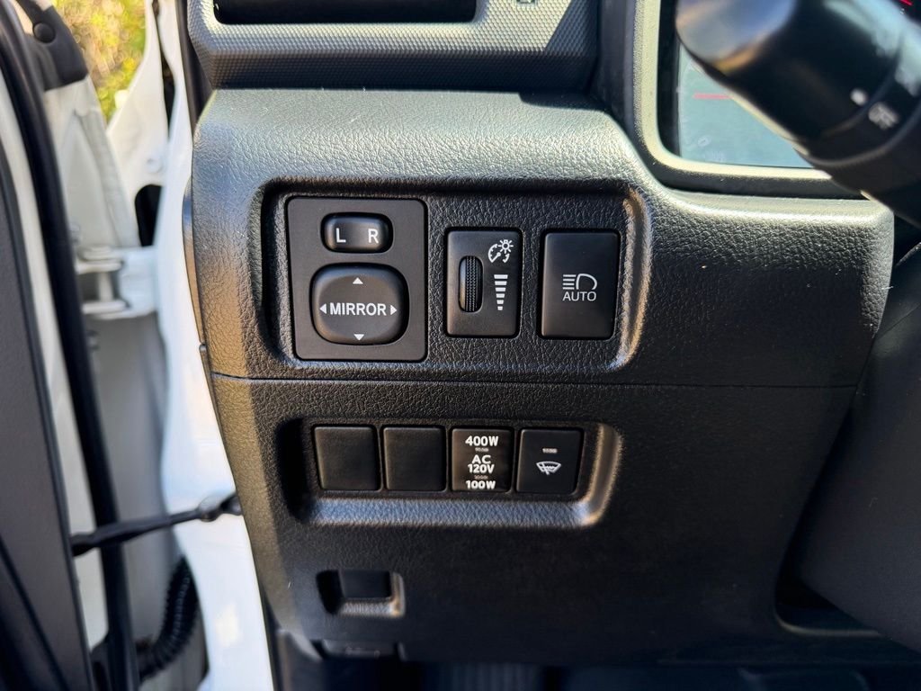 Used 2022 White Toyota SR5 image 16