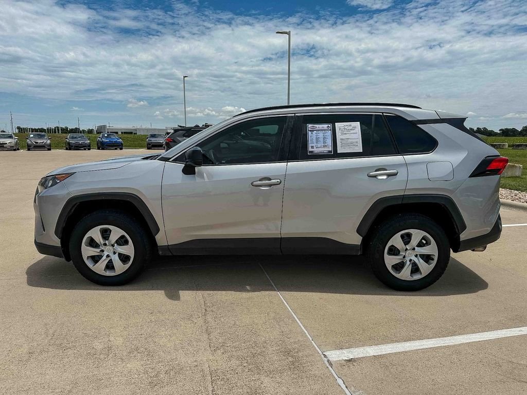 2020 Toyota RAV4 LE - Photo 6