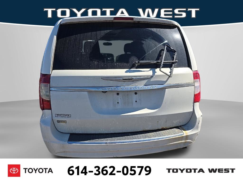 Used 2012 White Chrysler Touring image 7