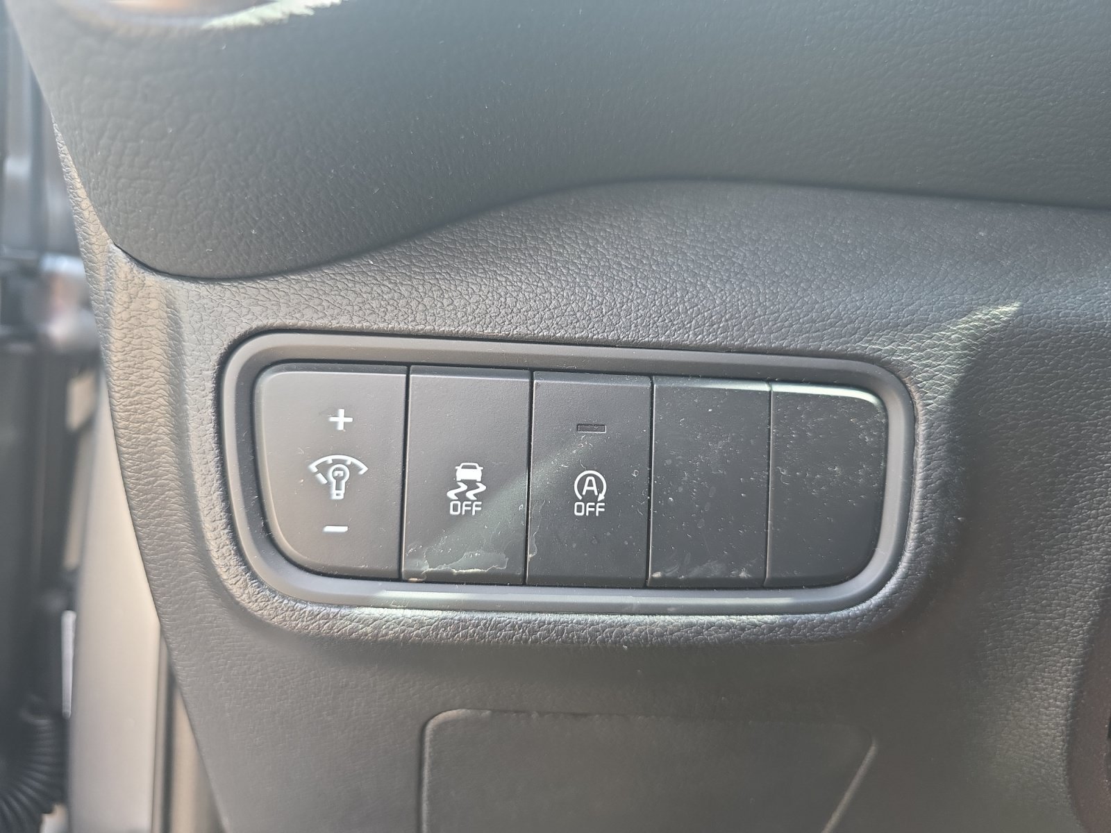 Certified Used 2025 Steel Gray Kia LX image 24