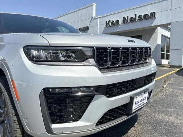 New 2026 Silver Zynith Exterior Paint Jeep Limited image 4
