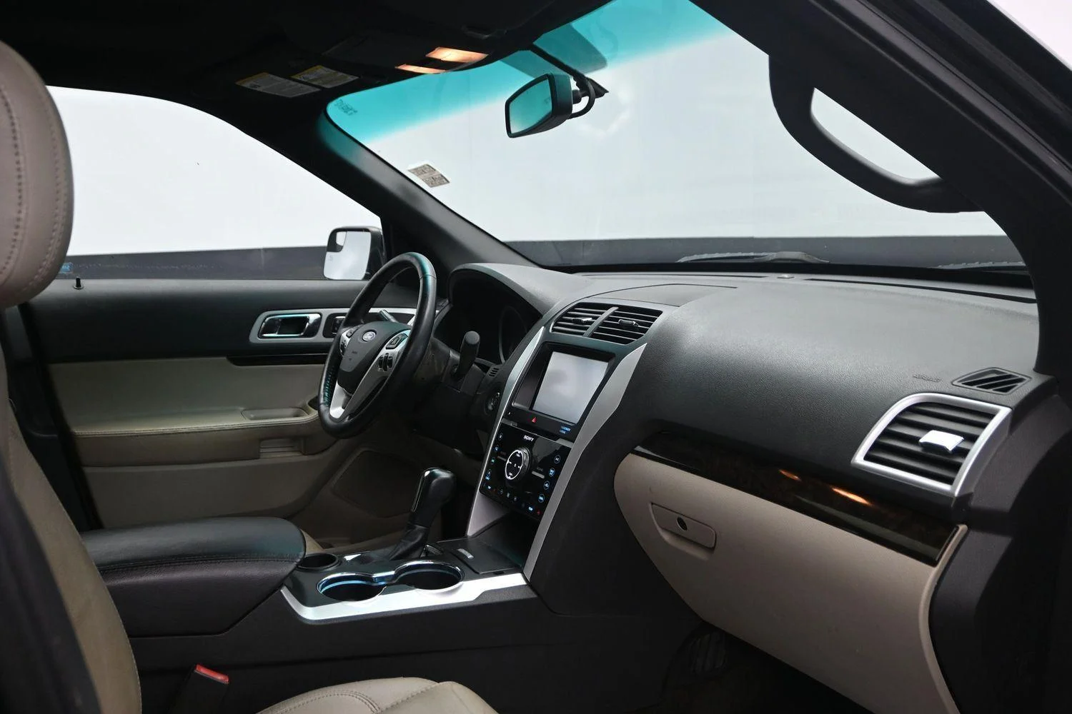 Used 2015 Tuxedo Black Metallic Ford Limited image 10