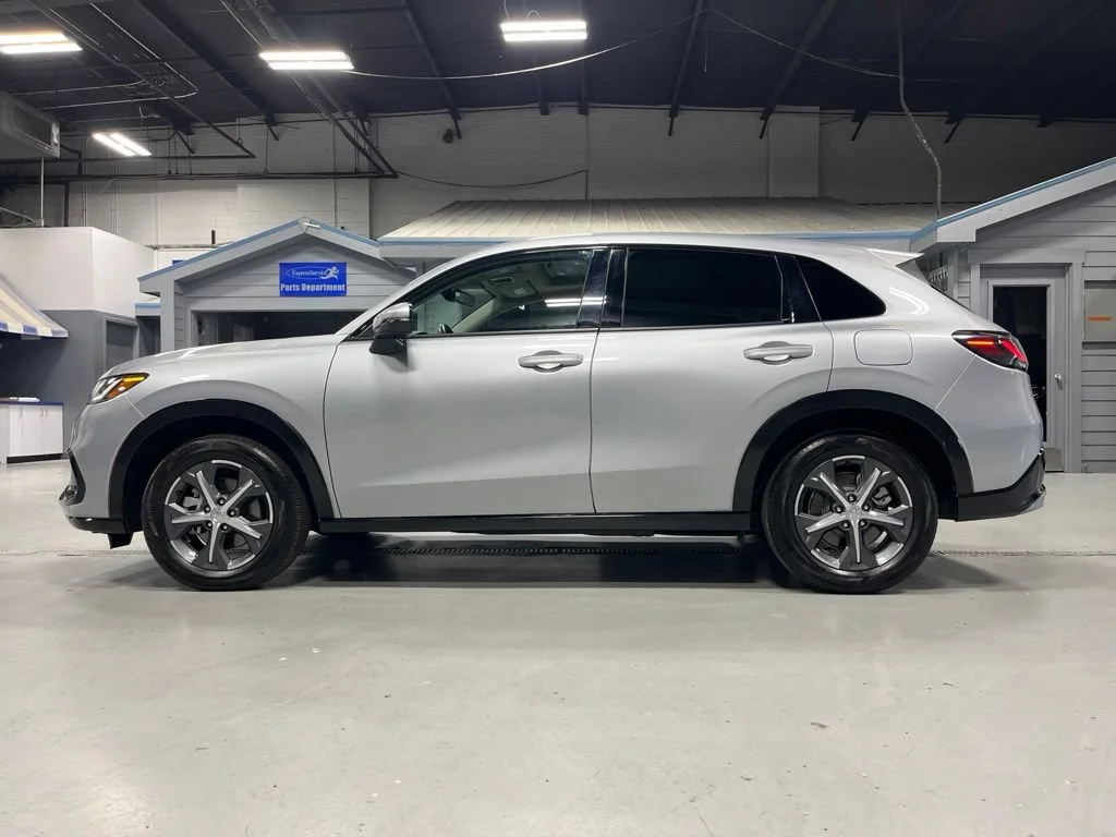 Used 2025 Lunar Silver Metallic Honda AWD EX-L image 39