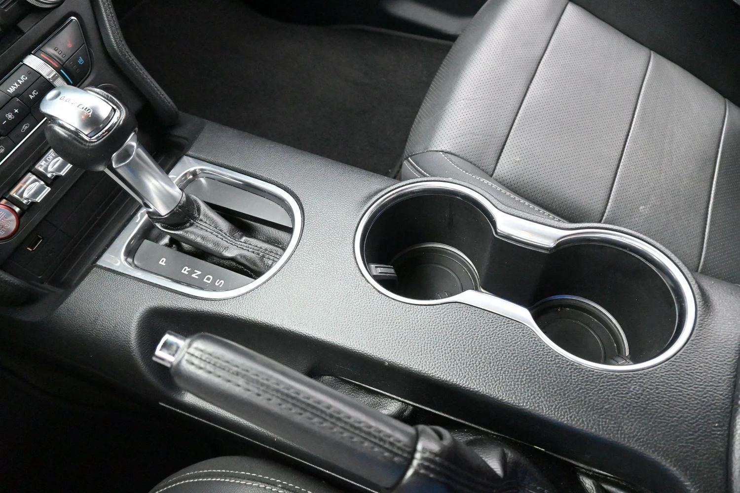 Used 2018 Magnetic Ford GT Premium image 24