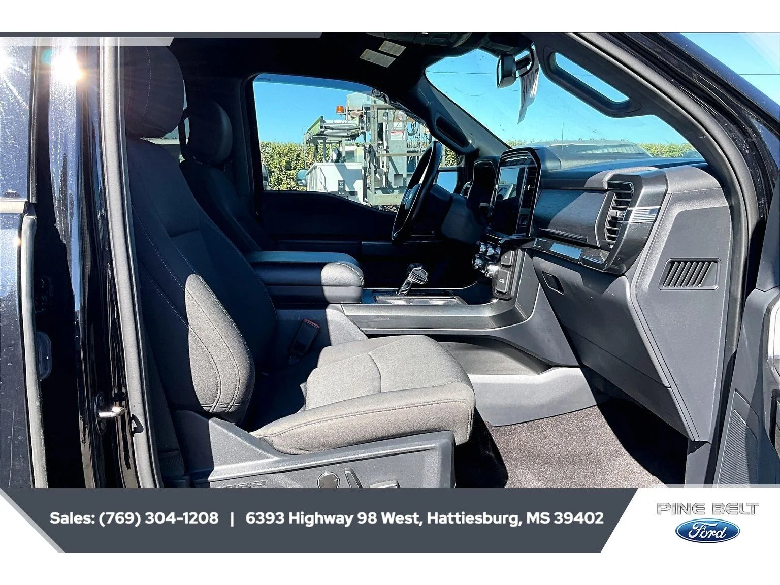 Used 2021 Agate Black Metallic Ford XLT image 5